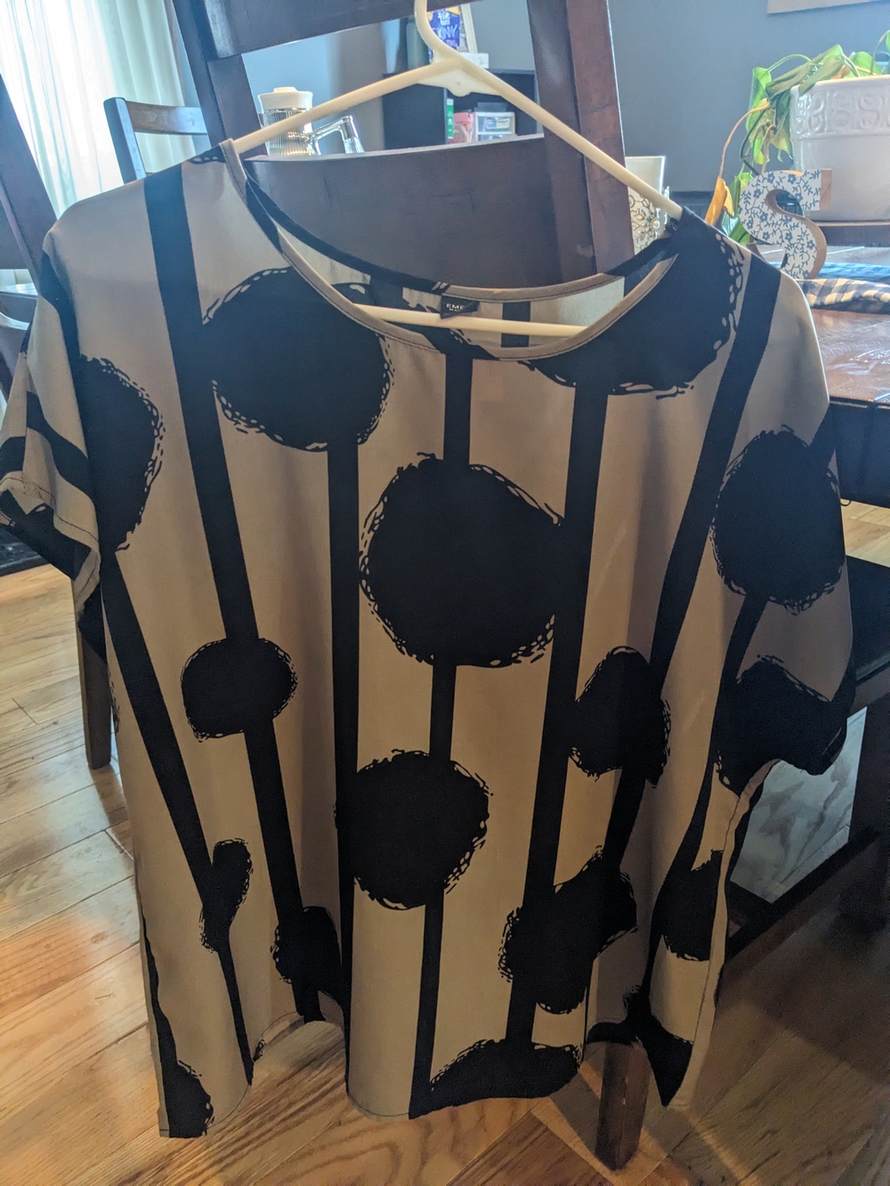 Women’s Beige and Black Graphic Short-Sleeve Top